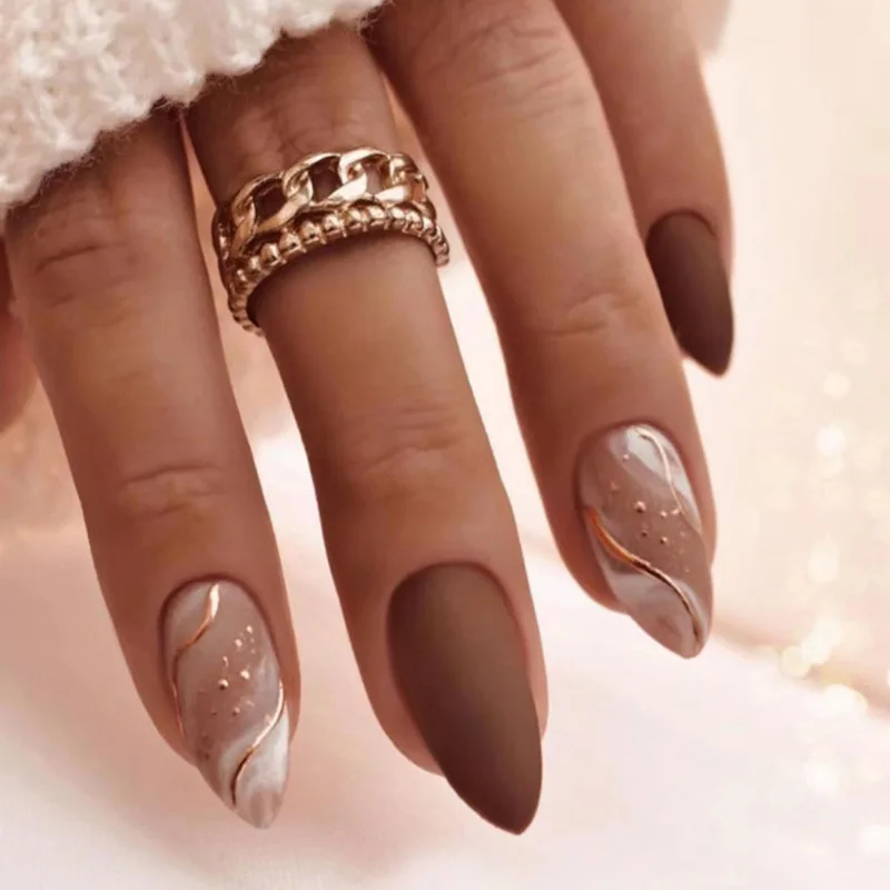 Unhas marrons elegantes