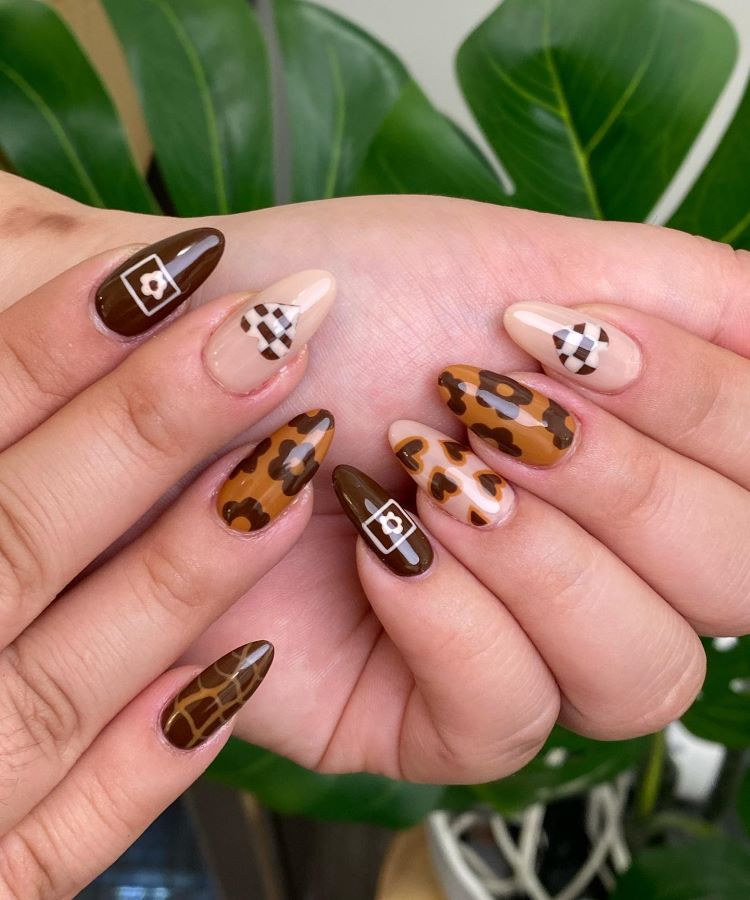 Unhas marrons estilo casco de tartaruga (Tortoise Shell)