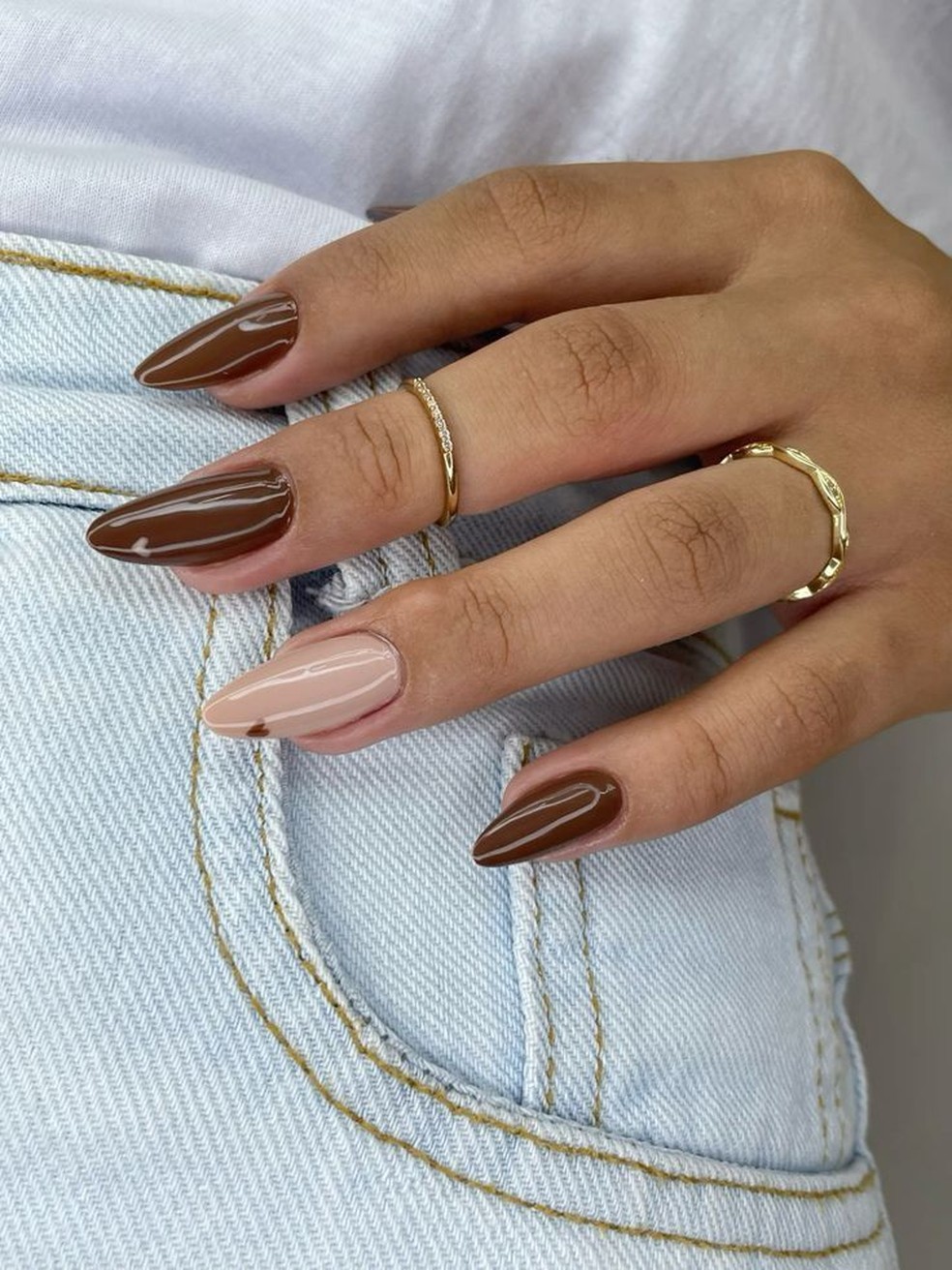 Unhas marrons degradê (Coffee Nails)