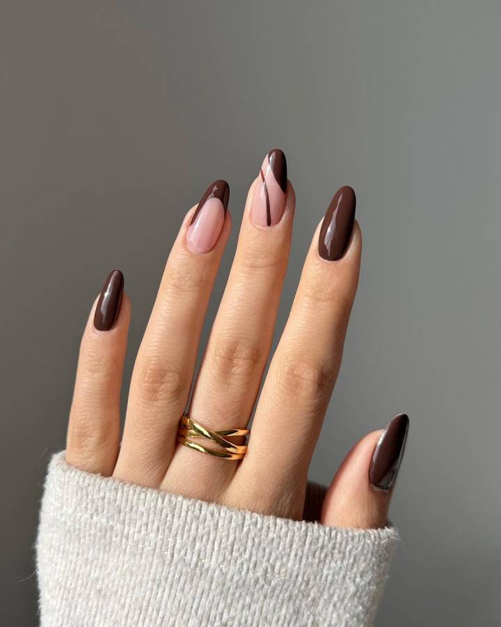 Unhas marrons com marfim