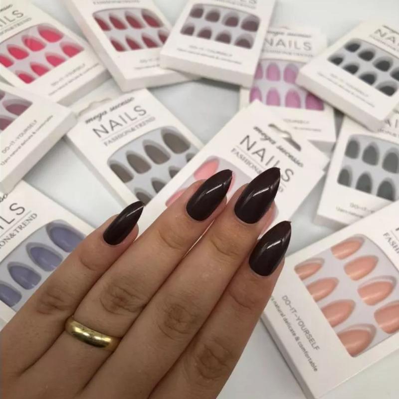 unha postiça decorada preta