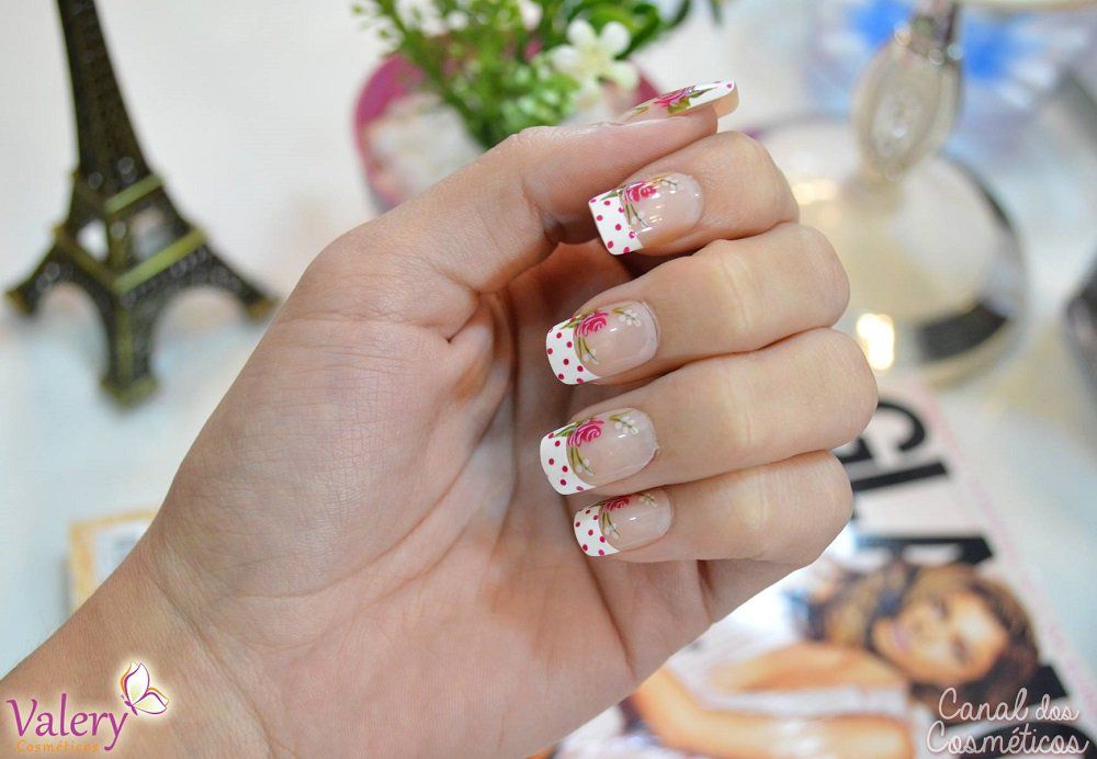 unha postiça decorada para festas