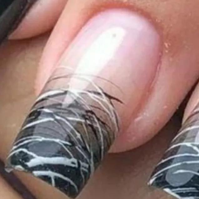 Gel de Escultura vs. Pó Acrílico: Qual o Melhor para Suas Unhas 3D?