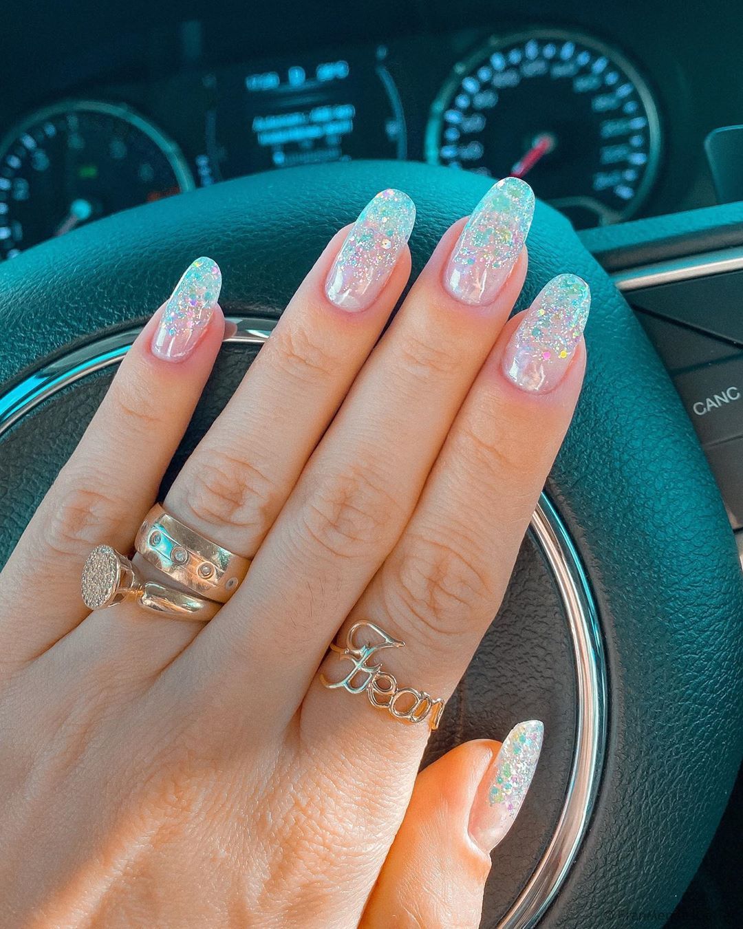 A Psicologia por Trás do Formato das Unhas: O Que Suas Unhas Dizem Sobre Você?