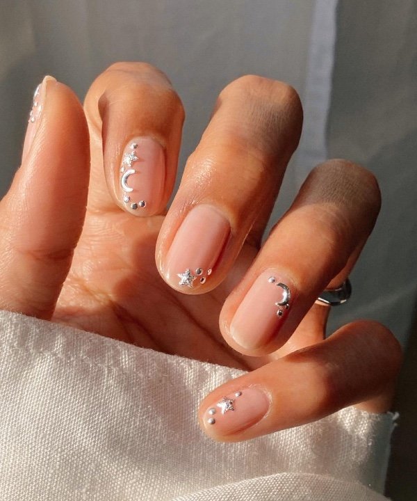 Unhas Quadradas com Cantos Arredondados: O Equilíbrio Perfeito entre Estilo e Durabilidade