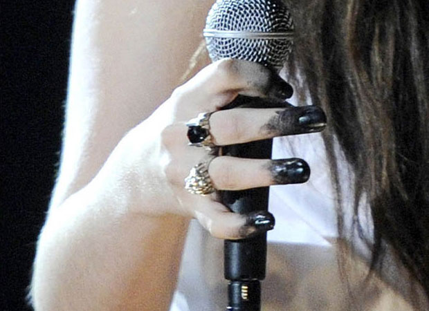 Guia completo de finalizadores para unhas: Top Coat vs. Óleo Secante