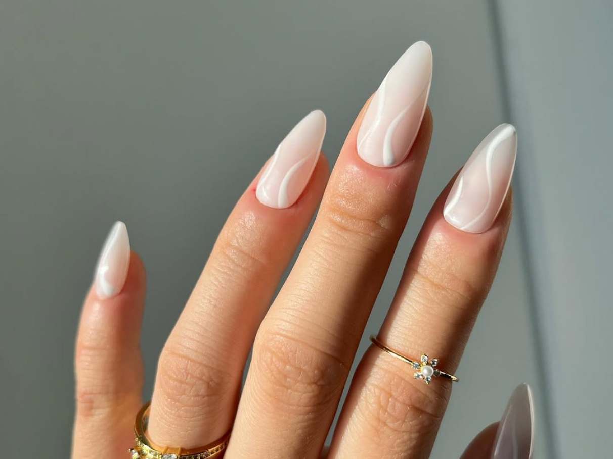 inspiração unhas brancas decoradas