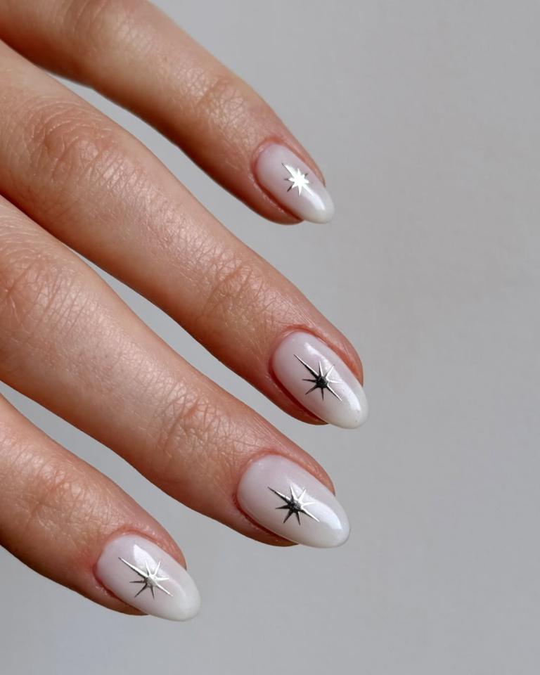 Unhas brancas e delicadas