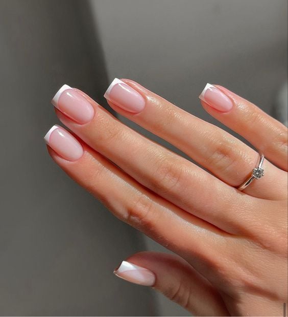 inspiração unhas clarinhas para casamento