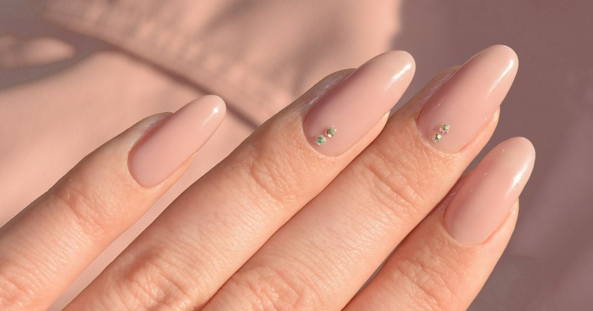 erros comuns ao fazer unhas clarinhas em casa