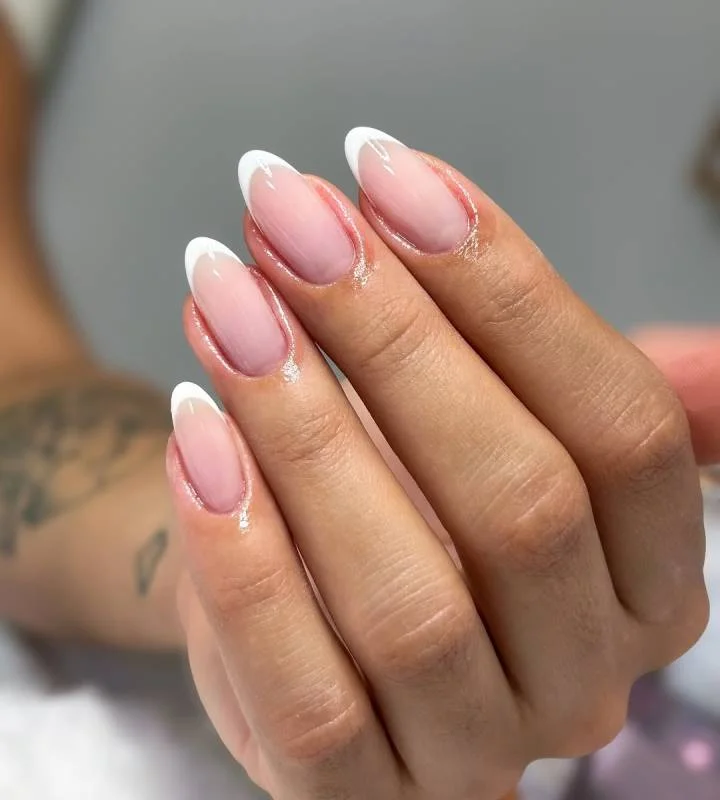 unhas clarinhas