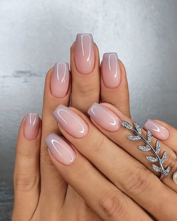 Guia Completo de Esmaltes Nude: Cores e Marcas para um Visual Clean Girl