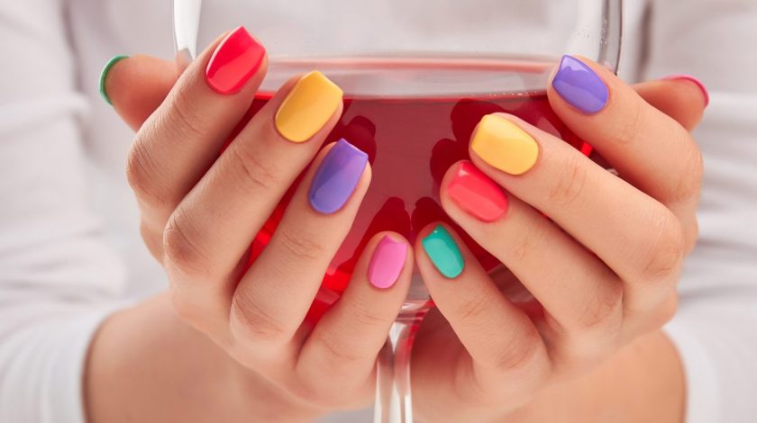 Descubra as Cores de Esmalte Terrosas que Vão Dominar 2026
