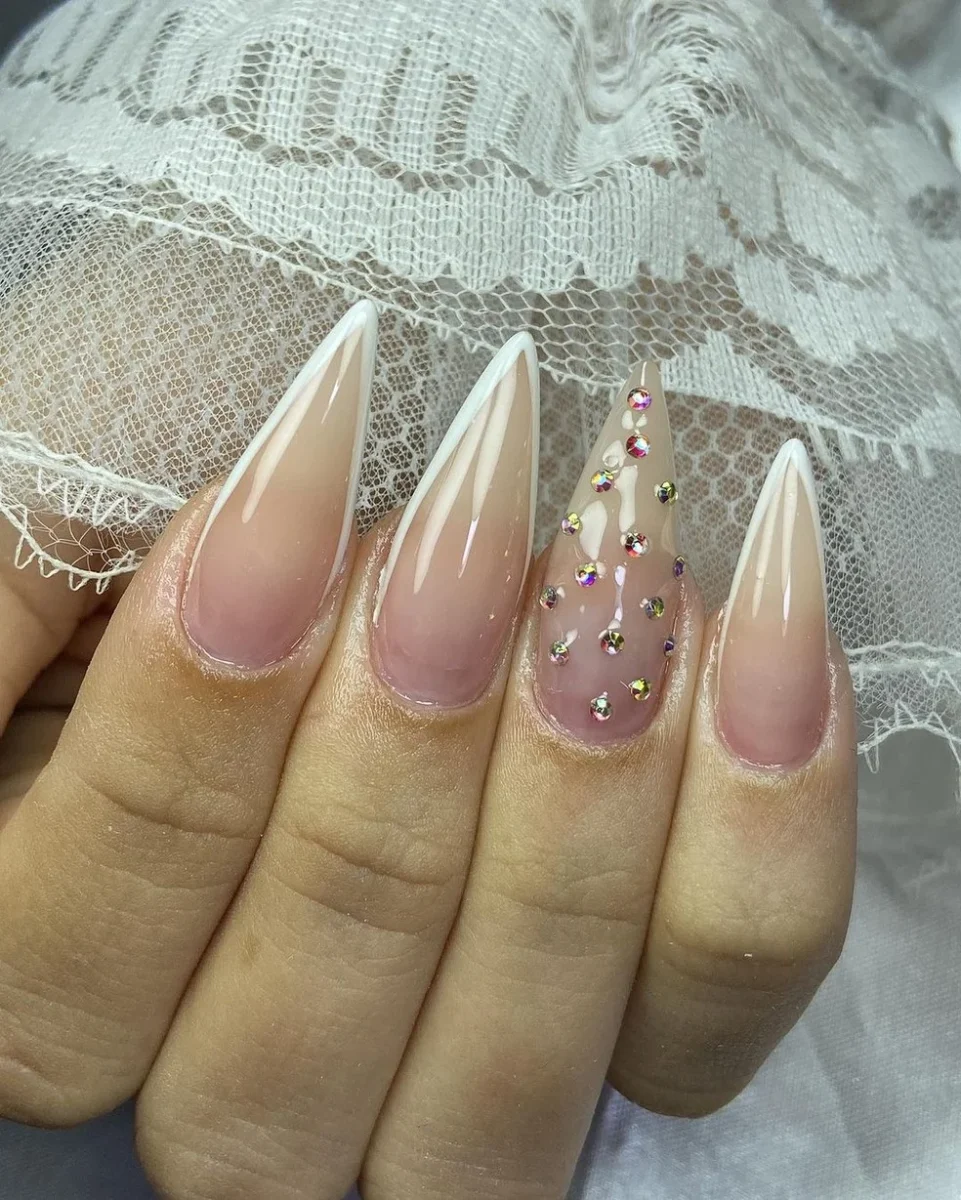 unhas com pedrarias