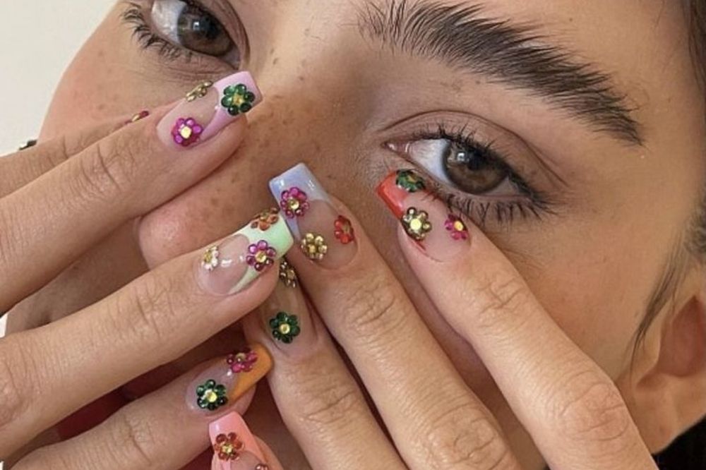 Remoção de Pedrarias nas Unhas: Dicas para Não Danificar suas Unhas