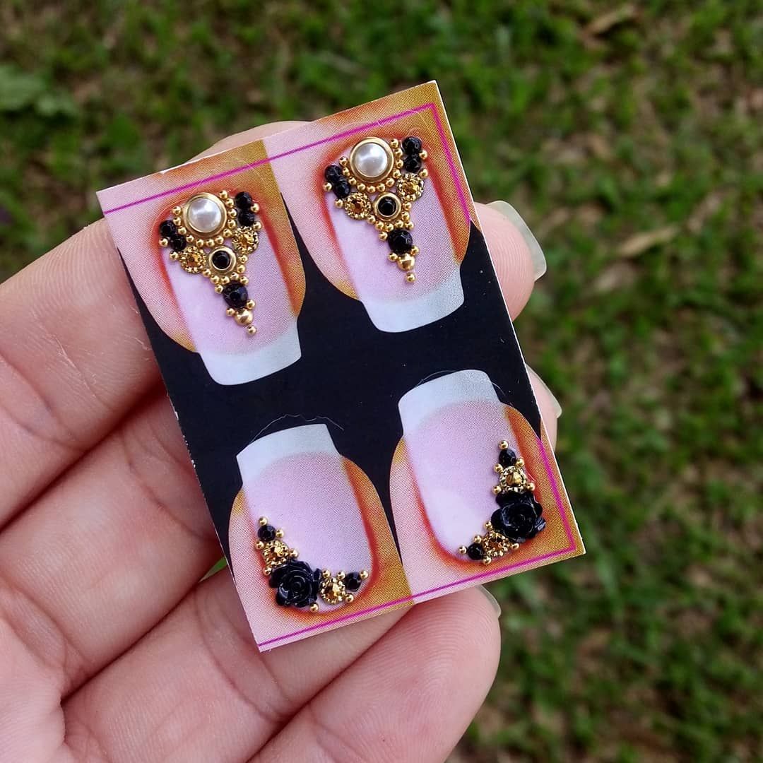 Unhas com Pedrarias 2025: Tendências e Inspirações para Arrasar