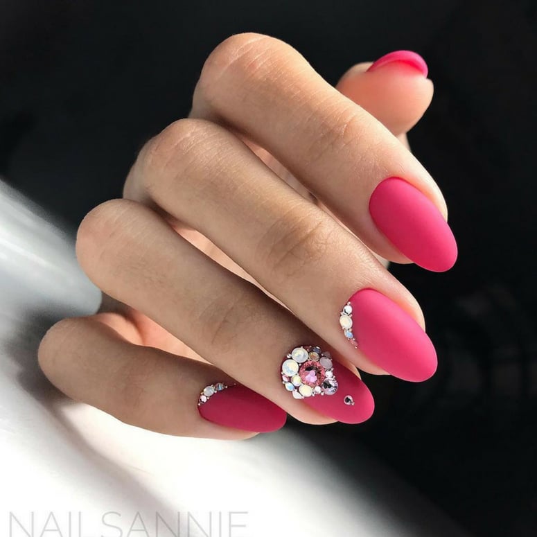 Tipos de Pedrarias para Unhas: Strass