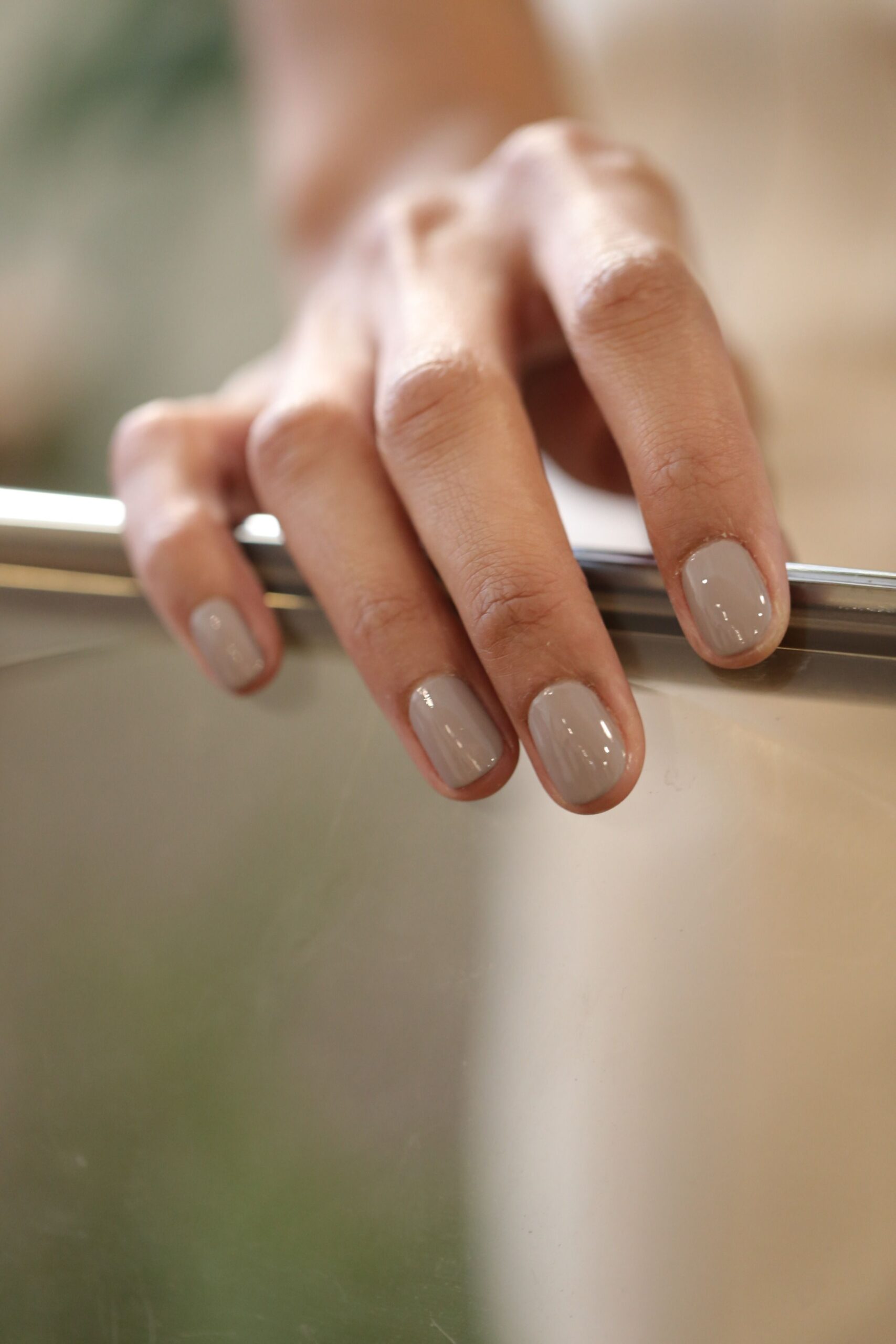 unhas curtas com acabamento natural elegante