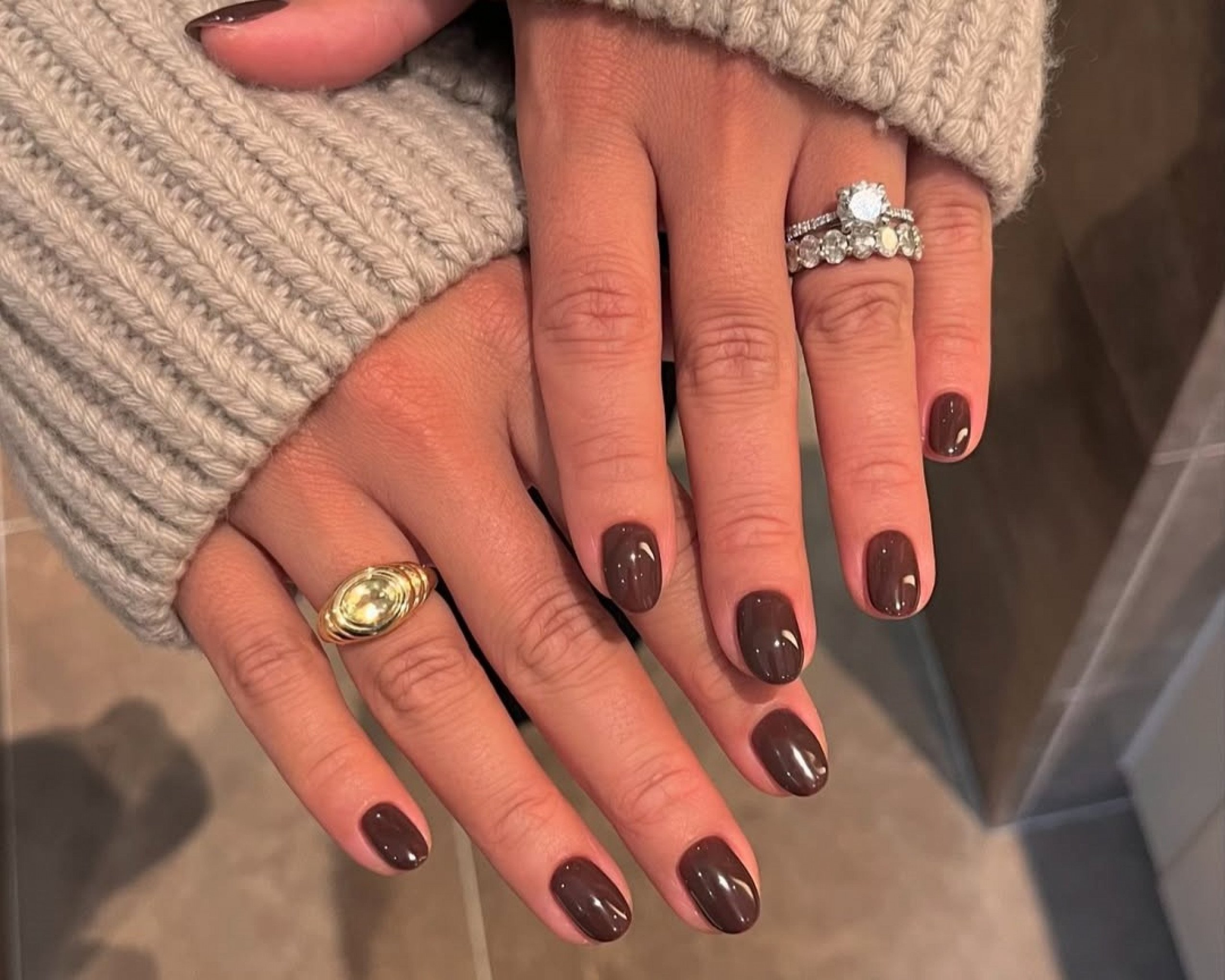 tendências unhas curtas elegantes