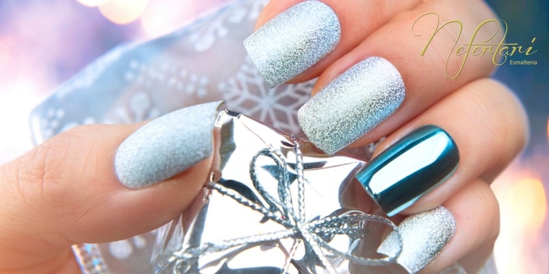 unhas decoradas a mão livre