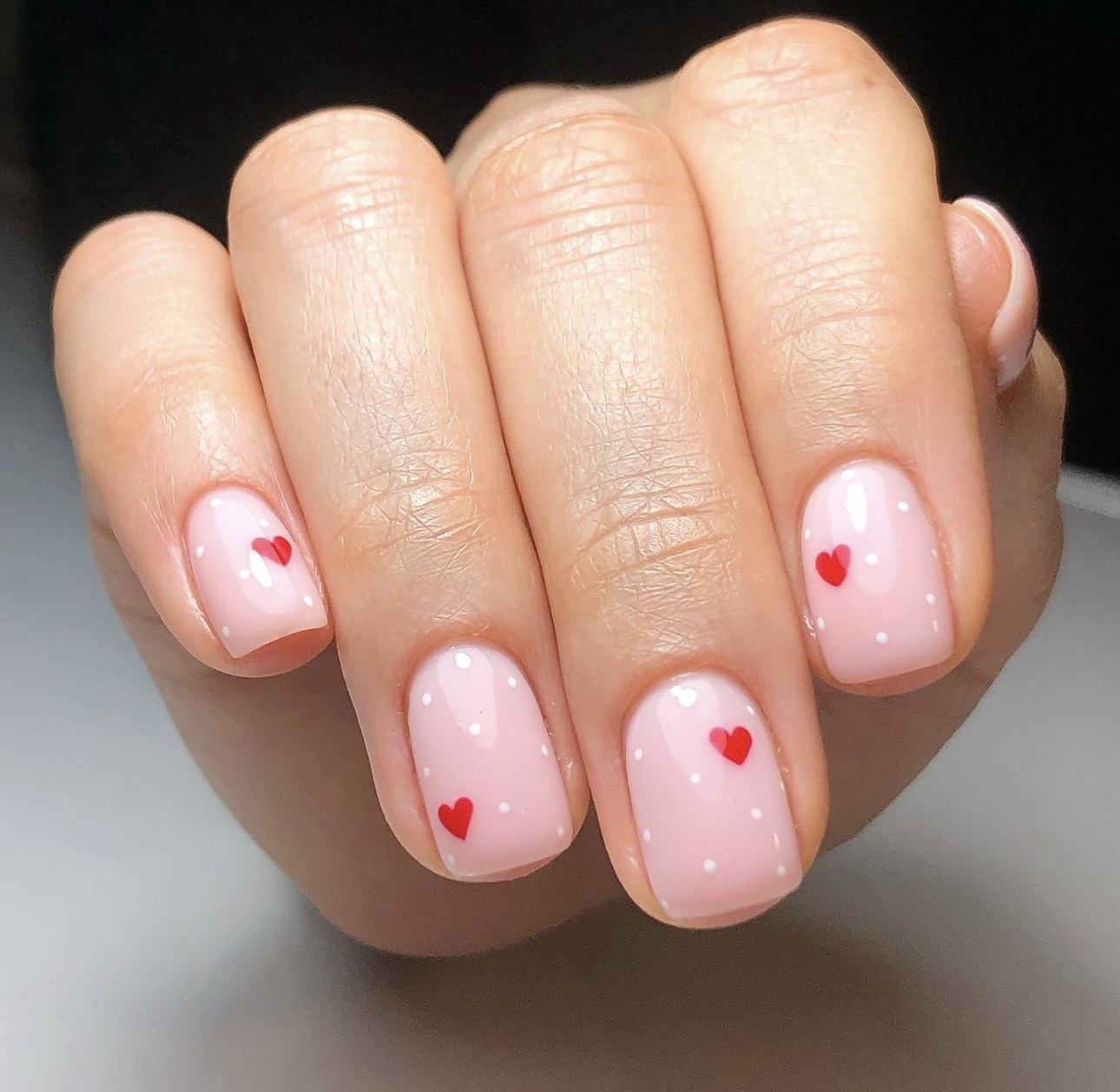 Molde F1 e unhas de gel: como aplicar nail art com durabilidade