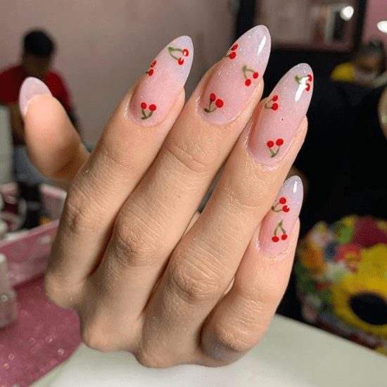 Molde F1 e unhas de gel: como aplicar nail art com durabilidade