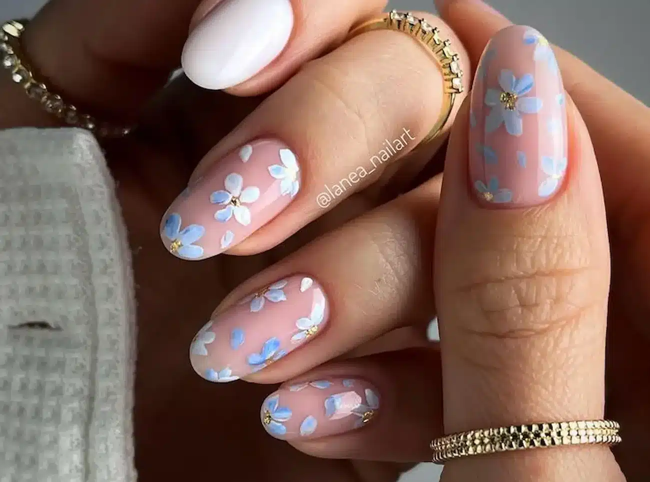 Unhas decoradas minimalistas: elegância e sofisticação para suas mãos