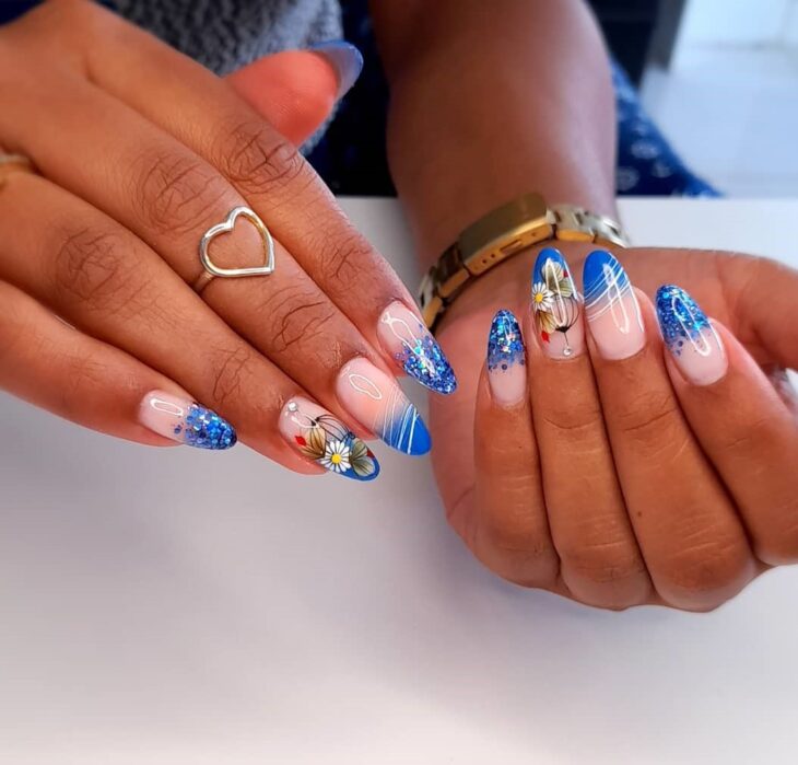 unhas decoradas azul claro