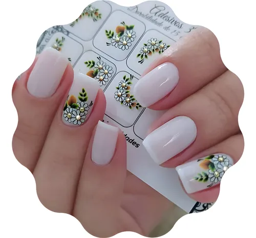 unhas decoradas com adesivos