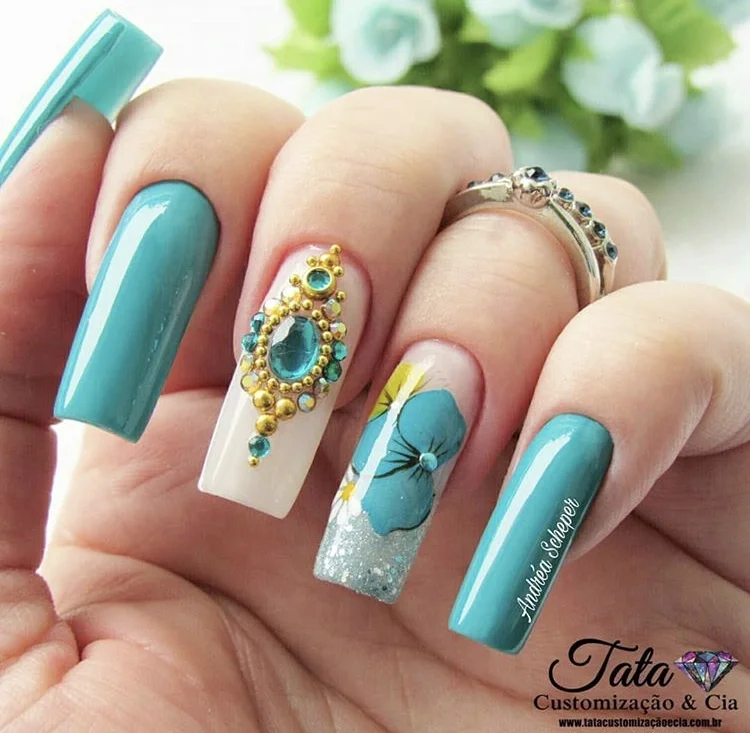 Adesivos de Unha vs. Películas: Qual a Melhor Opção para sua Manicure?