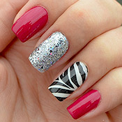 Adesivos de Unha vs. Películas: Qual a Melhor Opção para sua Manicure?