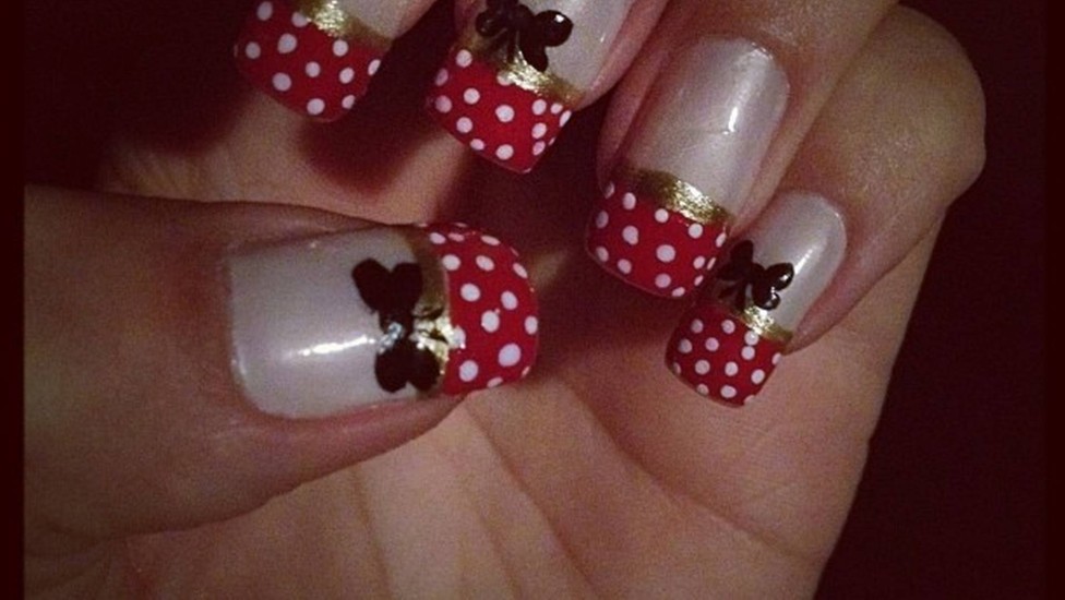 unhas decoradas com bolinhas