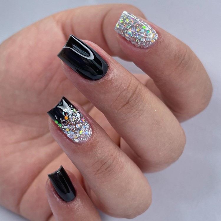 unhas decoradas com esmalte preto