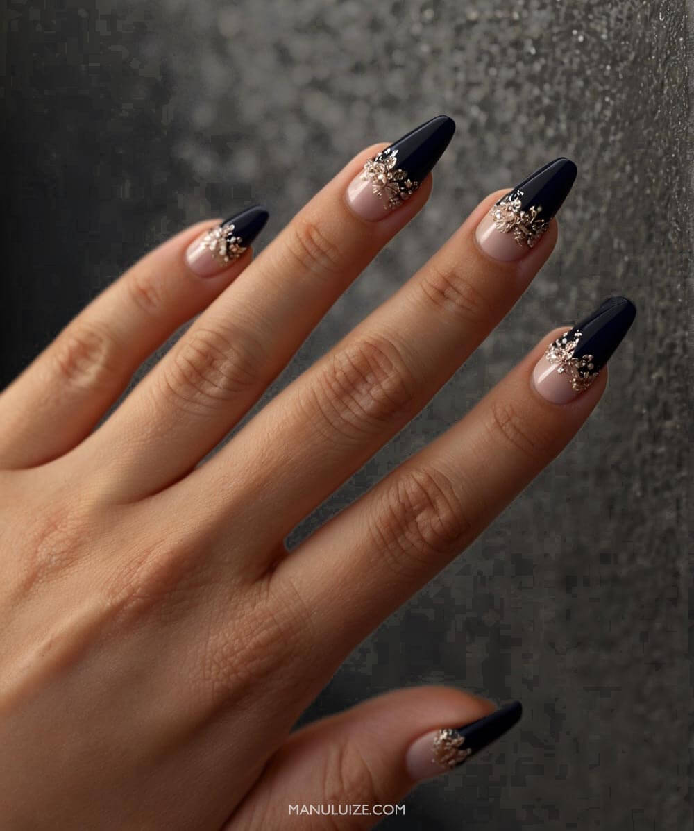 unhas decoradas com esmalte preto