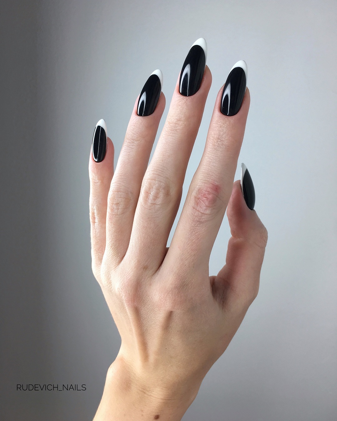 unhas decoradas com esmalte preto