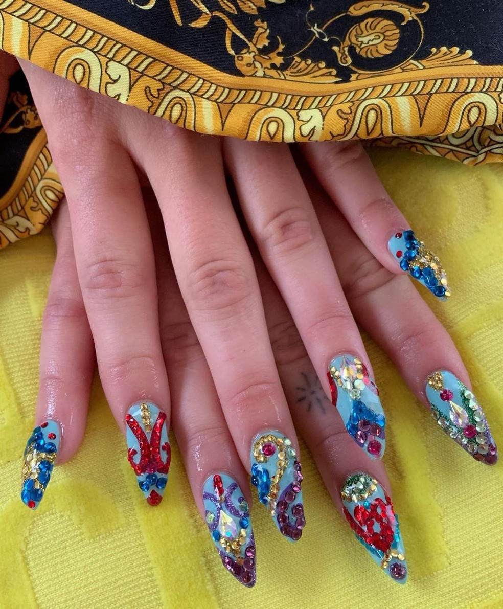 unhas decoradas extravagantes