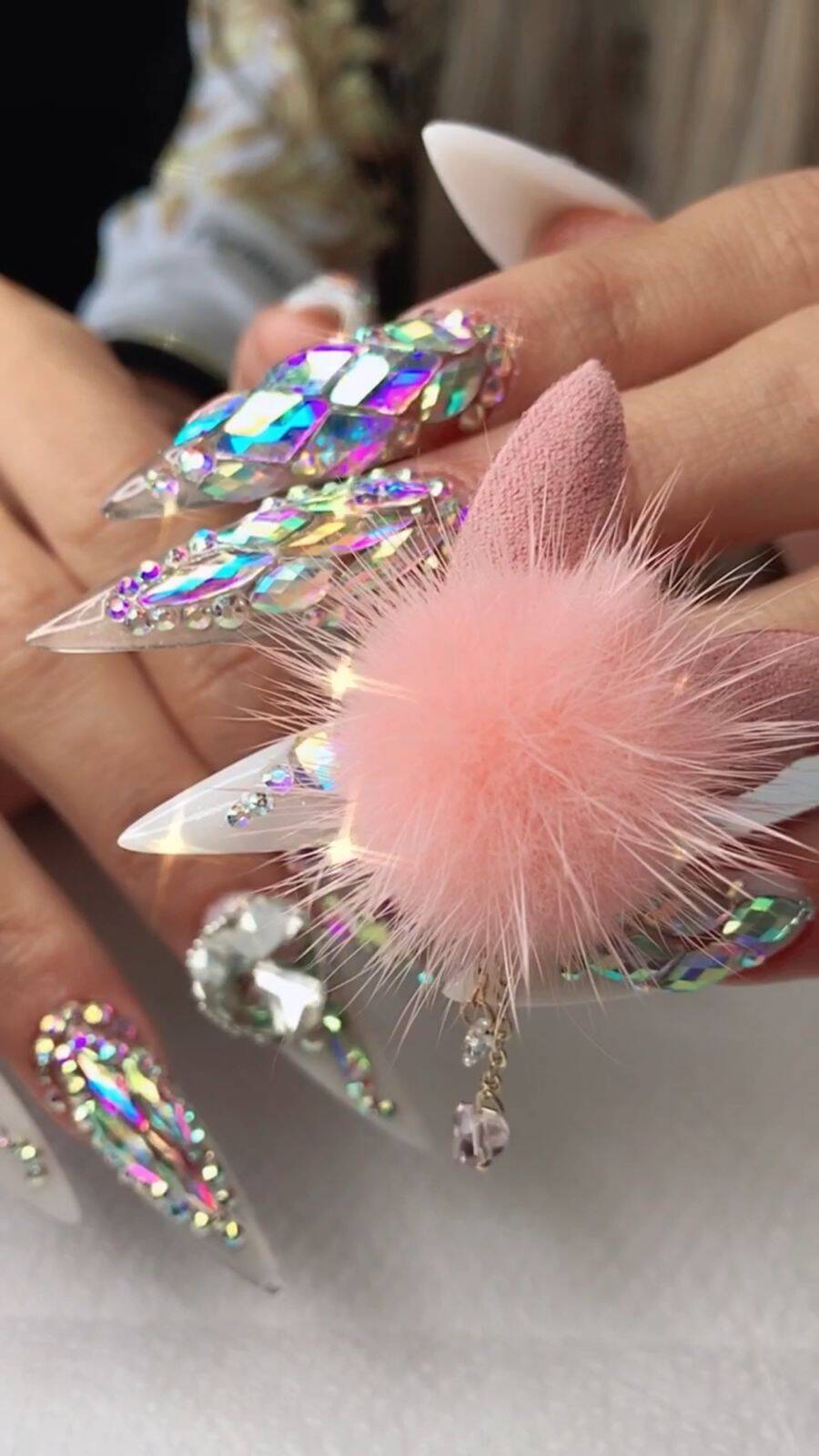 Os Melhores Formatos Extremos de Unhas para 2025
