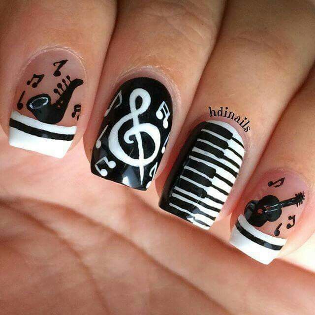 Top 10 Inspirações de Unhas com Tema Musical no Instagram