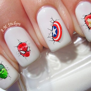 Técnicas de Esmaltação em Gel para Unhas de Super-Heróis Duradouras