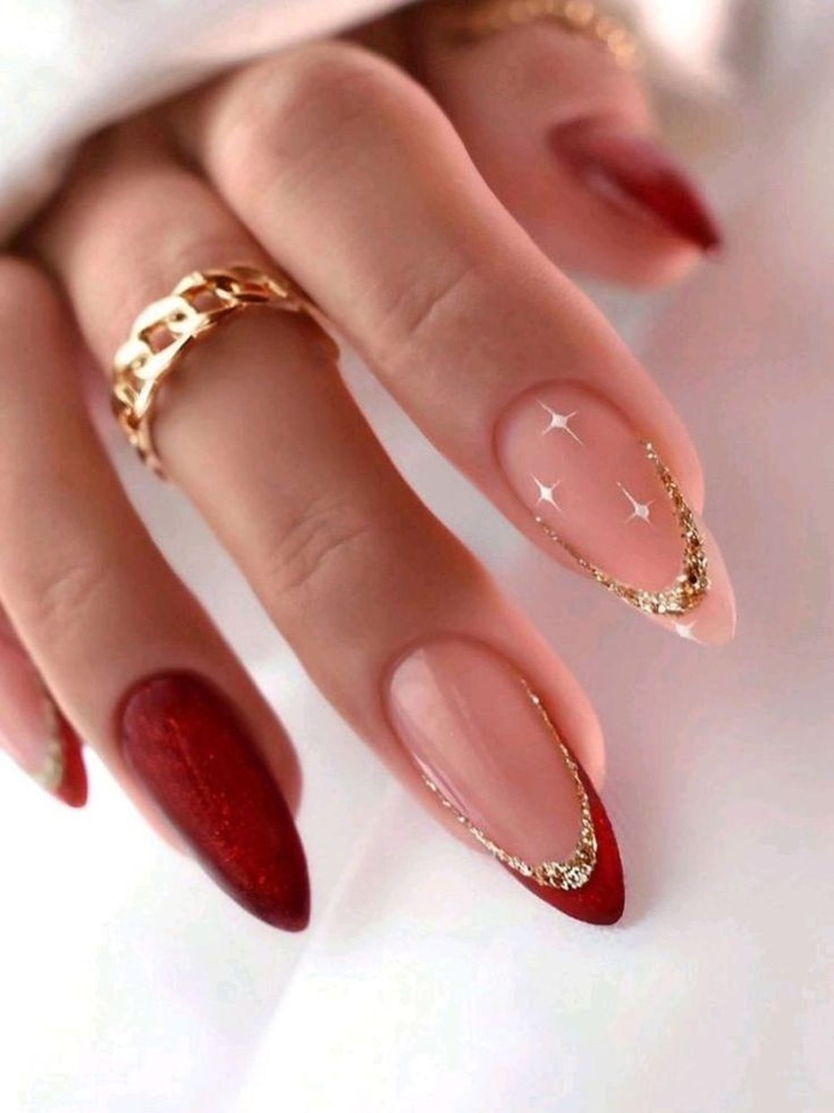 unhas decoradas vermelho com dourado