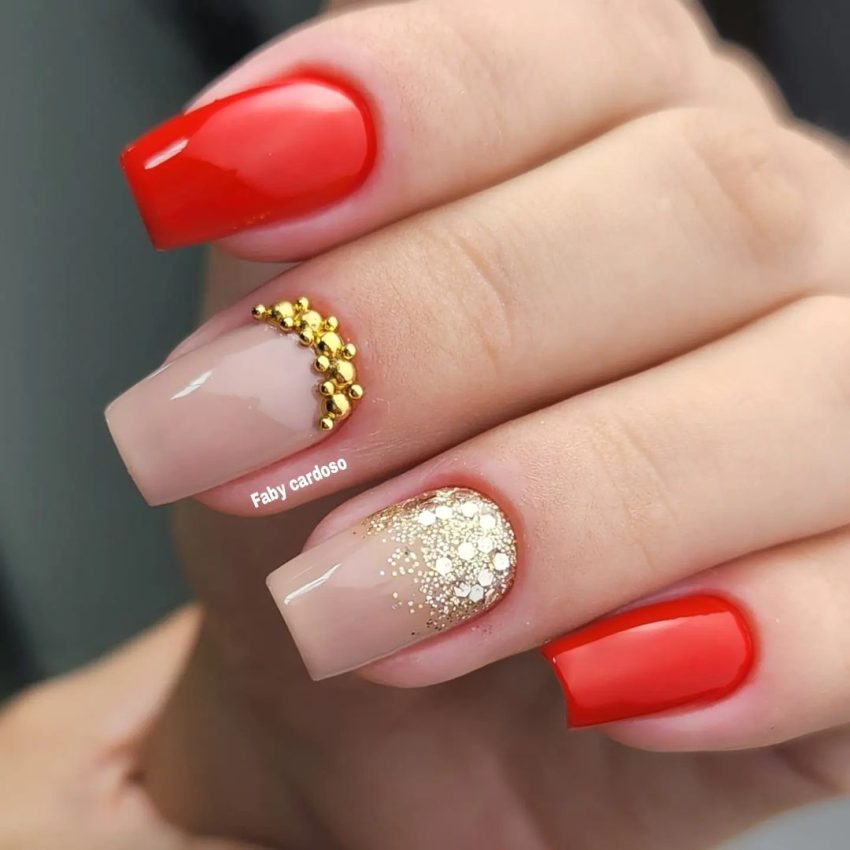 unhas decoradas vermelho com dourado