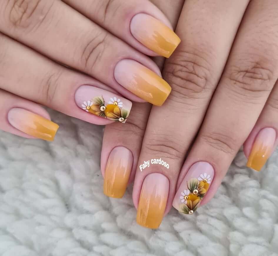 Inspirações de Unhas Degradê com Glitter para Festas