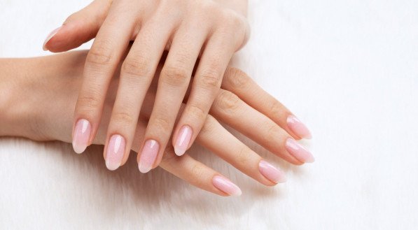 manicure minimalista