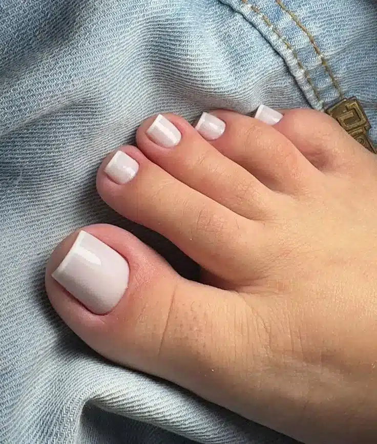 unhas do pe branca