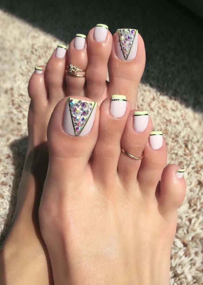 Tendências de Esmaltação Branca para os Pés: Do Clássico ao Moderno