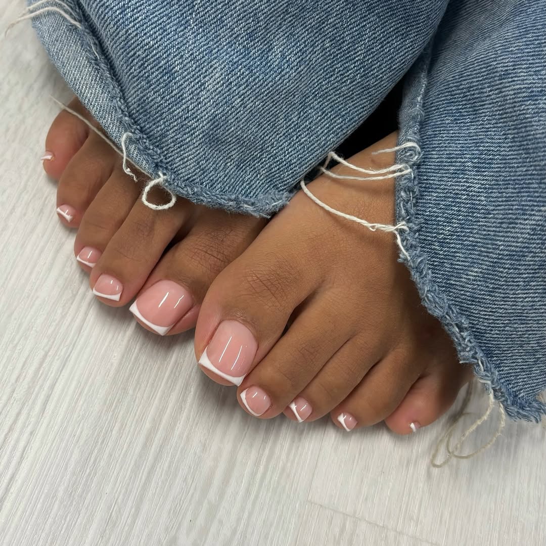 francesinha com desenhos florais nos pés