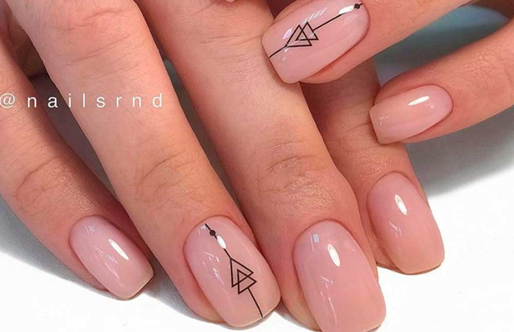 unhas escuras decoradas