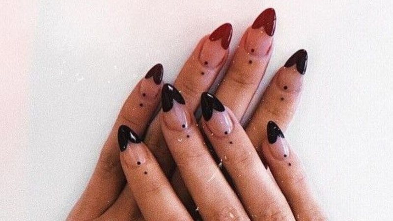 preço de unhas escuras decoradas em salão