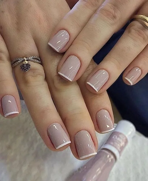 Francesinha com Brilho: Elegância e Glamour para Suas Unhas
