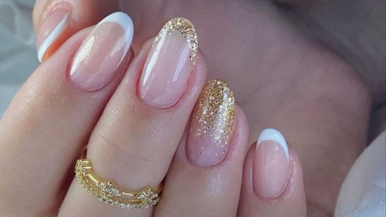Unhas Francesinhas Geométricas: Inovação e Estilo com Detalhes Dourados